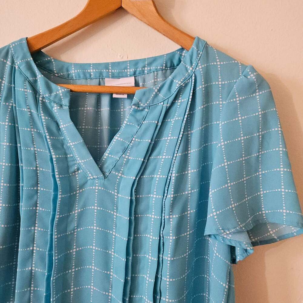 Lite blue and white blouse 272